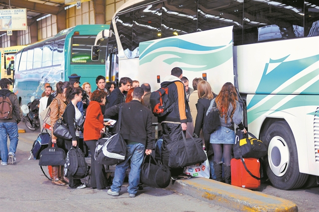 Τι αλλάζει για πρόστιμα ΚΟΚ, ΚΤΕΛ, φορτηγά, υδατοδρόμια