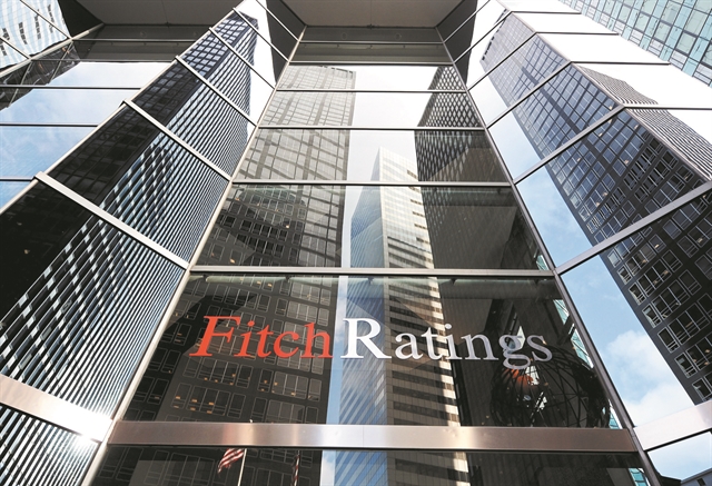 Εξοδος στις αγορές με το βλέμμα στη Fitch