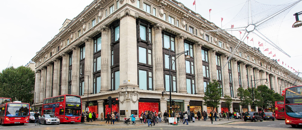 Selfridges london. Оксфорд стрит Селфриджес. ТЦ Селфриджес в Лондоне. Универмаг Селфридж в Лондоне. Selfridge Оксфорд стрит в Лондоне.