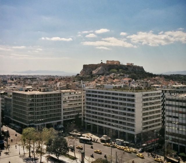 Θέα στην Ακρόπολη από εκατό ταράτσες της Αθήνας