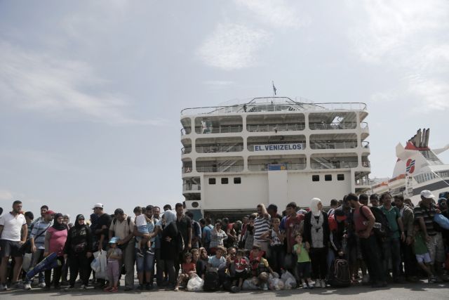 Στο λιμάνι του Πειραιά δύο πλοία με 4.487 πρόσφυγες