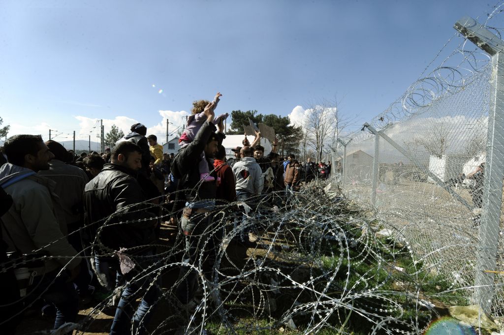 Άνοιξαν τα σύνορα Ελλάδας – Σκοπίων – Εγκλωβισμένοι παραμένουν χιλιάδες πρόσφυγες