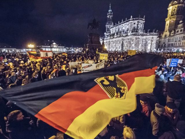 Γερμανία: Τάση ενίσχυσης του ξενοφοβικού AfD μετά τις επιθέσεις