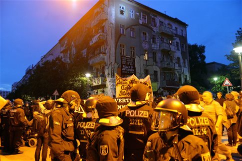 Βερολίνο: Αγριες συμπλοκές ακροαριστερών οργανώσεων με την αστυνομία