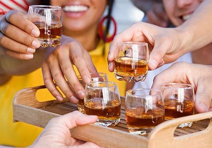 Το αλκοόλ προκαλεί επτά διαφορετικές μορφές καρκίνου