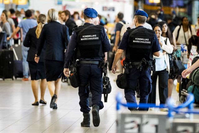 Συνελήφθη ένας άνδρας σε αυτοκινητόδρομο κοντά στο αεροδρόμιο του Αμστερνταμ που φώναξε «Βόμβα»