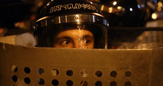 Αρμενία: Εληξε ύστερα από δυο εβδομάδες η ομηρία στο αστυνομικό τμήμα