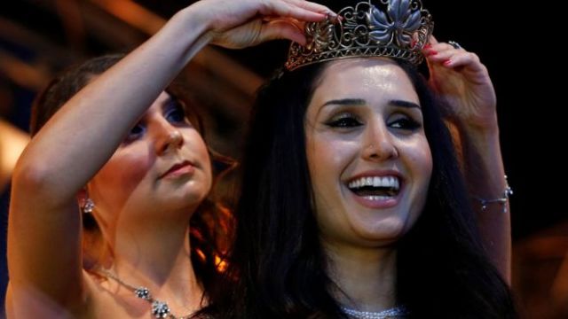Μια 26χρονη πρόσφυγας από τη Συρία στέφθηκε «Βασίλισσα του κρασιού» στη Γερμανία