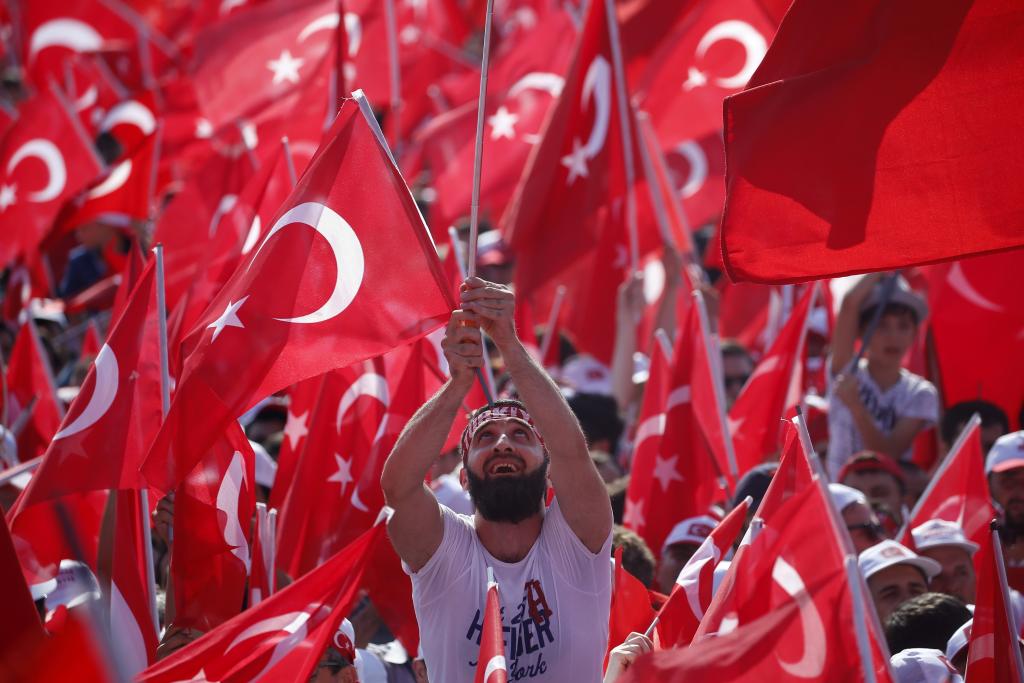 Τουρκία: Σε εξέλιξη η γιγάντια διαδήλωση «για τη δημοκρατία και τους μάρτυρες»