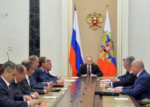 Η Ρωσία ενισχύει τις δυνάμεις της στην Κριμαία