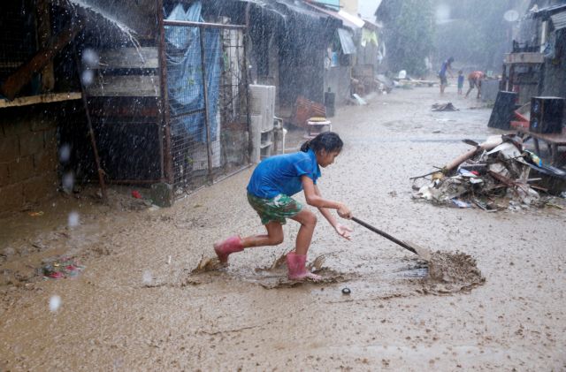 Φιλιππίνες: Πέντε νεκροί και 70.000 άστεγοι από τις βροχοπτώσεις