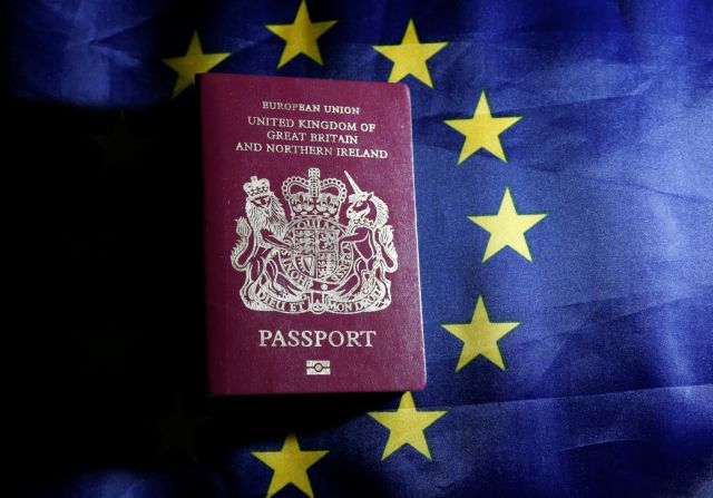 Οι Βρετανοί σπεύδουν να εκδώσουν διαβατήρια
