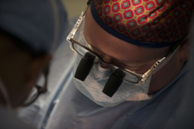 Ιταλός νευροχειρουργός σχεδιάζει εντός του 2017 την πρώτη μεταμόσχευση κεφαλιού