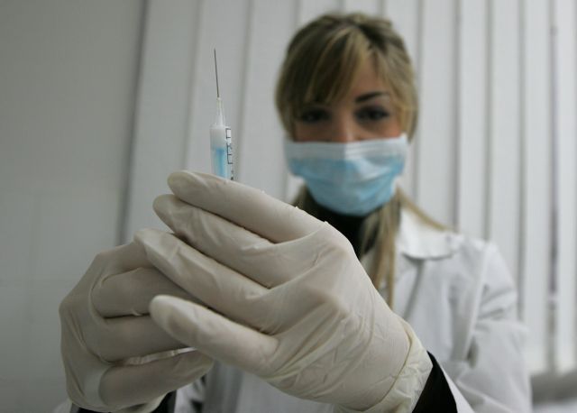 Πέμπτοι στον κόσμο οι Έλληνες στην ανασφάλεια για τα εμβόλια
