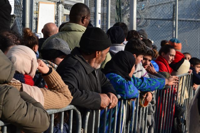 Λέσβος: Τη μεταφορά προσφύγων στην ηπειρωτική Ελλάδα ζητά ο δήμαρχος