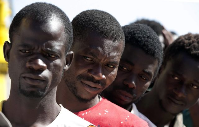 Στην Ιταλία περιμένουν να περάσουν 235.000 μετανάστες από την Λιβύη