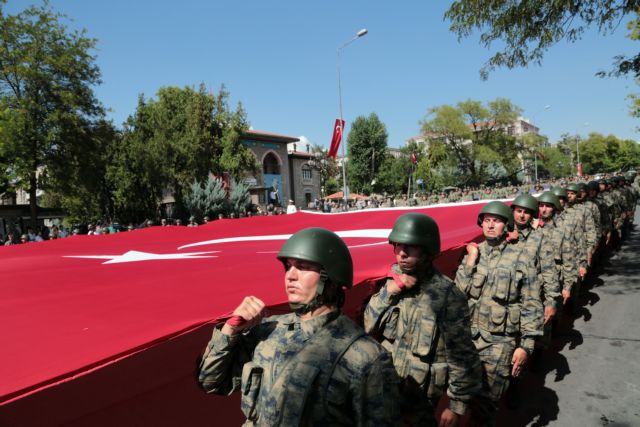 Νέες αποτάξεις εκατοντάδων στρατιωτικών στην Τουρκία