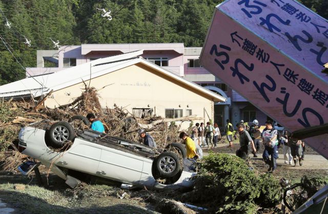 Ιαπωνία: Τυφώνας άφησε πίσω του 11 νεκρούς και 1.600 αποκλεισμένους