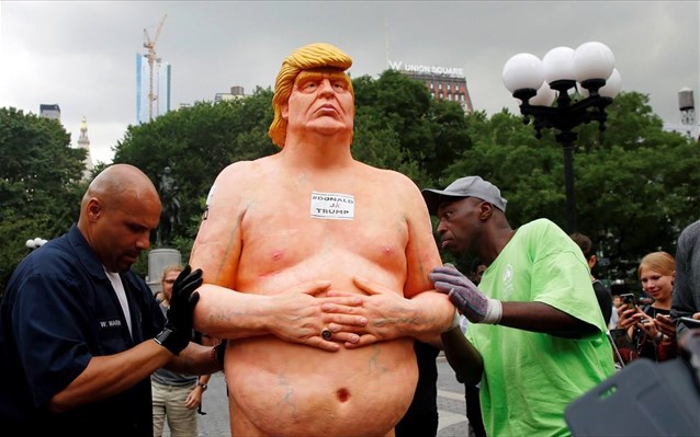 Σε δημοπρασία γυμνό άγαλμα του Ντόναλντ Τραμπ