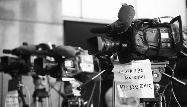 «Το μαύρο δεν έχει αποχρώσεις»: Σιωπηλή διαμαρτυρία τεχνικών τηλεοπτικών σταθμών