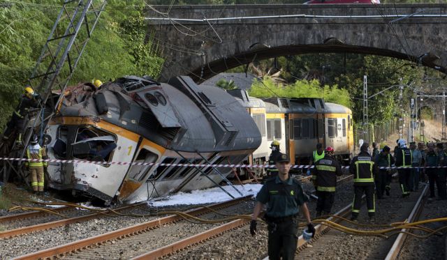 Ισπανία: Τέσσερις νεκροί και 50 τραυματίες από εκτροχιασμό τρένου