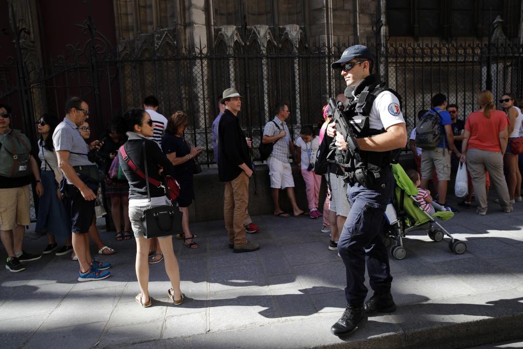 Σύλληψη 15χρονου με την κατηγορία ότι προετοίμαζε επίθεση στο Παρίσι