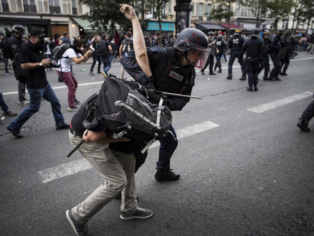 Στους 12 ανέρχονται οι τραυματίες από τις ταραχές που ξέσπασαν στο Παρίσι