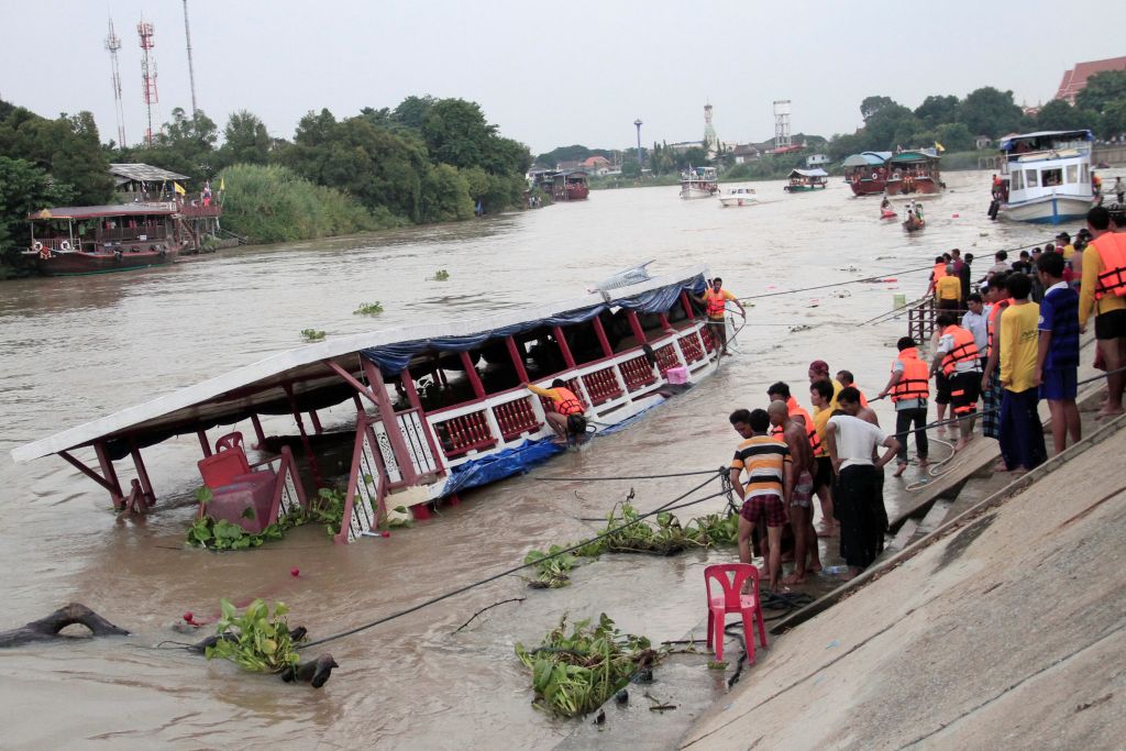 13 νεκροί από τη βύθιση πλοίου στην Ταϋλάνδη
