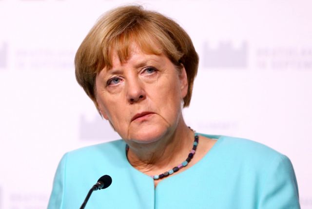 Η Μέρκελ αναγνώρισε λάθη στην πολιτική της για το προσφυγικό