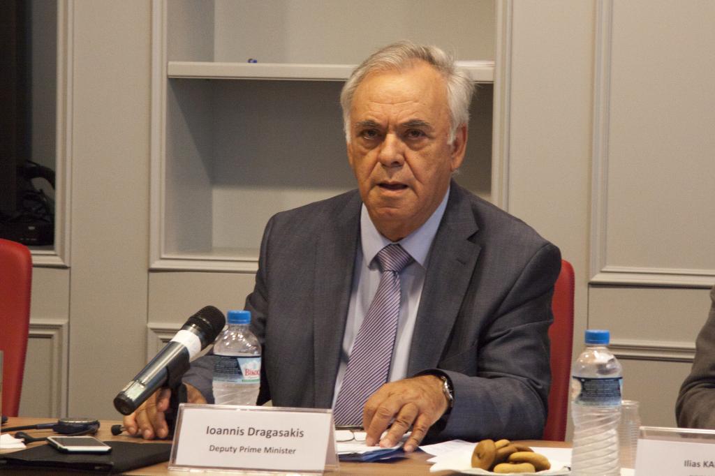 Δραγασάκης: «Πίσω από τις επαναλαμβανόμενες επιθέσεις στόχος είναι η απαξίωση της Τράπεζας Αττικής»