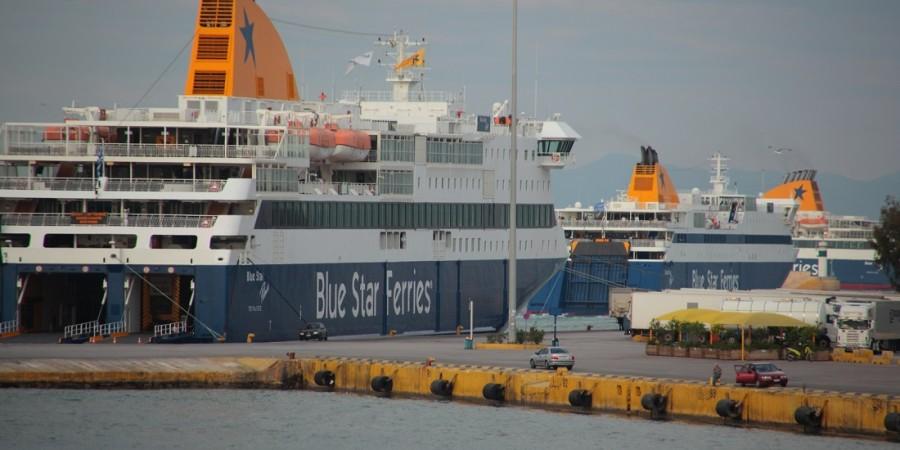 Με καθυστέρηση ο απόπλους τριών πλοίων από τον Πειραιά για την Κρήτη μετά από τηλεφώνημα «φάρσα για βόμβα»