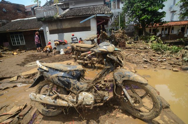 Ινδονησία: Τουλάχιστον 26 νεκροί από τις πλημμύρες