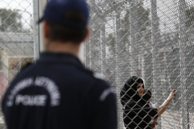 Τη μετεγκατάσταση 296 προσφύγων από την Ελλάδα ανακοίνωσε η Κομισιόν