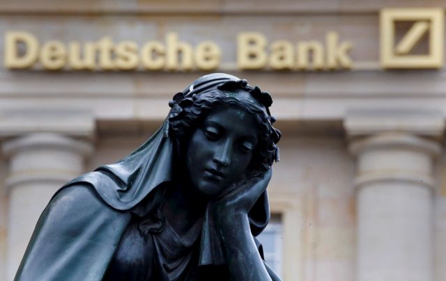 Μέρκελ: «Προσωρινά και, ελπίζω, επιλύσιμα» τα προβλήματα της Deutsche Bank