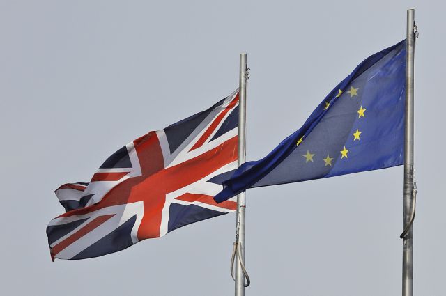 Telegraph: Οι πολίτες της Ε.Ε. θα μπορούν να παραμείνουν στη Βρετανία και μετά το Brexit