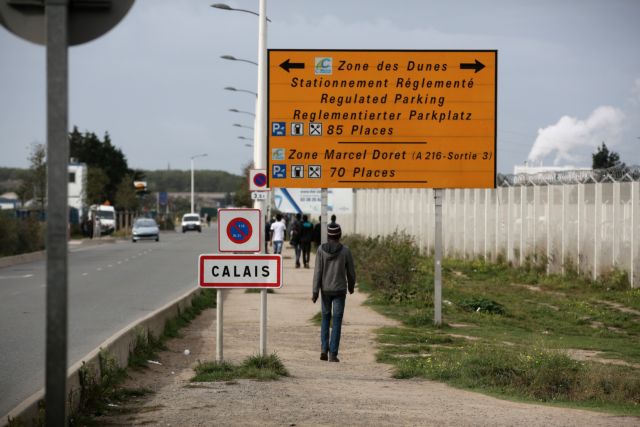 Νεκρός ένας πρόσφυγας που παρασύρθηκε από διερχόμενο αυτοκίνητο στο Καλαί