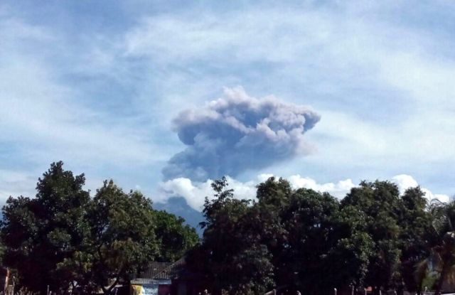 Ινδονησία: Τουλάχιστον 13 αγνοούμενοι ύστερα από έκρηξη ηφαιστείου