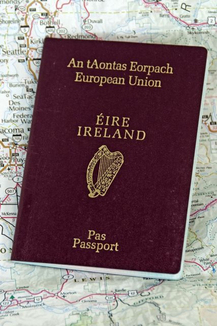 Ουρές από Βρετανούς για να βγάλουν ιρλανδικά διαβατήρια