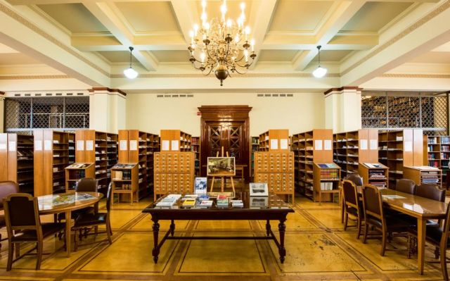 Η Τράπεζα της Ελλάδος παρουσιάζει 180.000 βιβλία και πηγές