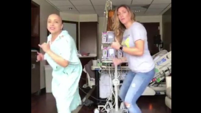Νεαρή γυναίκα από το Τέξας αντιμετωπίζει τον καρκίνο χορεύοντας