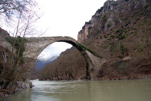 Κατέρρευσε τσιμεντένια γέφυρα στην Κόνιτσα από τις έντονες βροχοπτώσεις