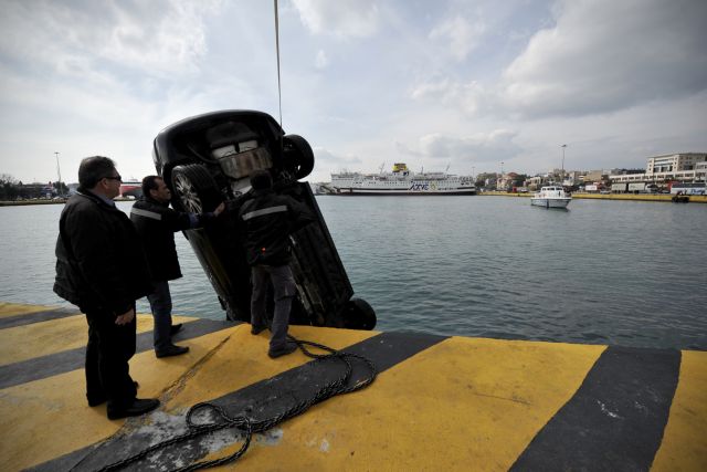 Κράτησαν στη ζωή 58χρονη που έπεσε με το αμάξι της στη θάλασσα