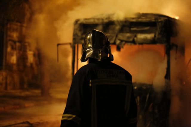 Λεωφορείο γεμάτο επιβάτες τυλίχθηκε στις φλόγες στη Μεσογείων