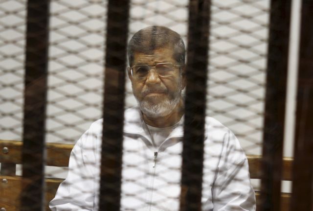 Αίγυπτος: Το Ανώτατο Δικαστήριο ακύρωσε την ποινή ισόβιας κάθειρξης για τον Μόρσι