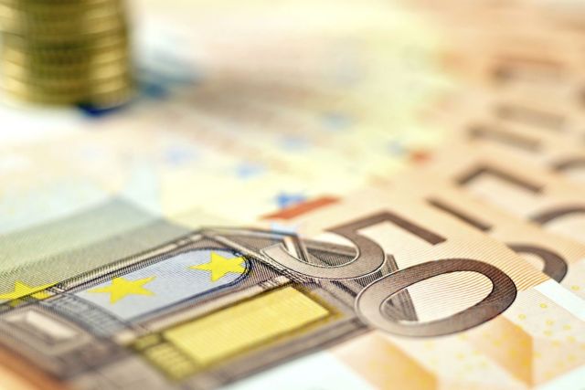 ΥΠΟΙΚ: Υπέρβαση 1 δισ. ευρώ στα έσοδα τον Οκτώβριο