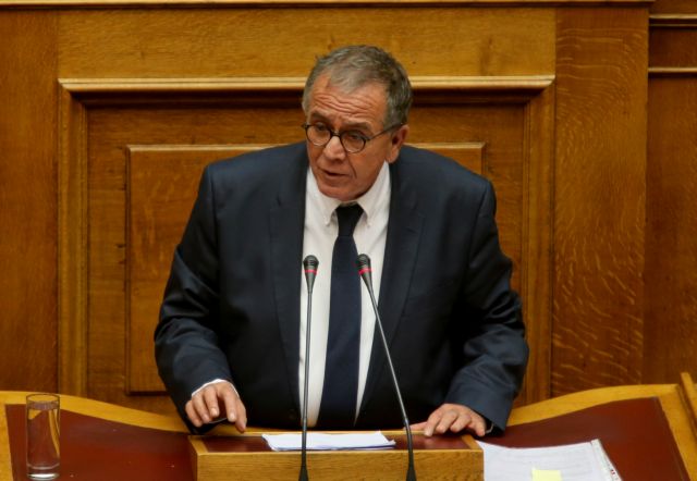 Μουζάλας: Λαϊκιστές όσοι θέλουν να φύγουν οι μετανάστες από τα νησιά