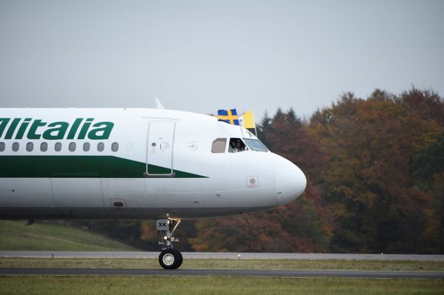 Περικοπή έως 2.000 θέσεων εργασίας εξετάζει η Alitalia