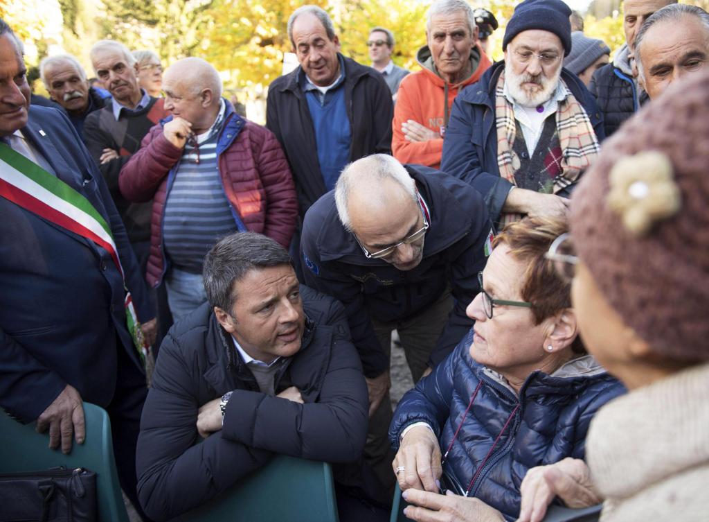 Ο Ρέντσι στις πληγείσες από τον σεισμό περιοχές της Ιταλίας