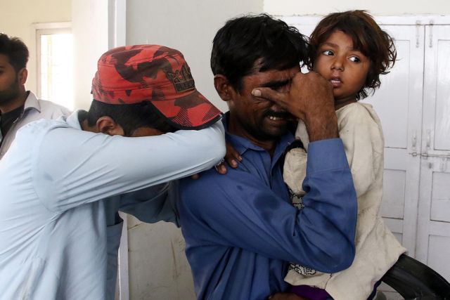 Τουλάχιστον 43 νεκροί από επίθεση του ΙΚ σε τέμενος στο Πακιστάν