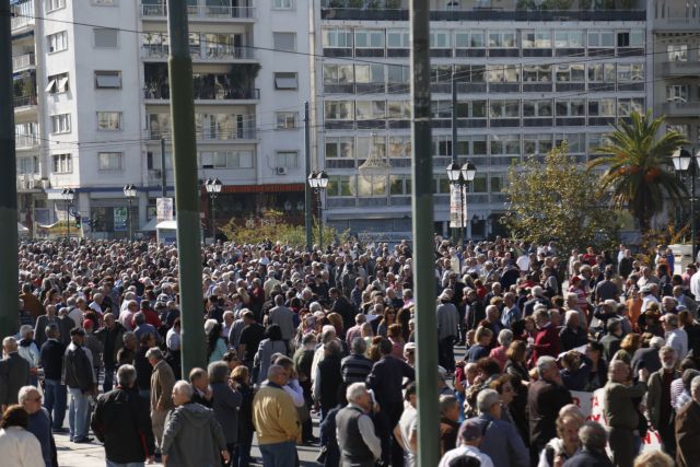 Στις 27 Νοεμβρίου η ενίσχυση στους συζύγους που τους κόπηκε το ΕΚΑΣ